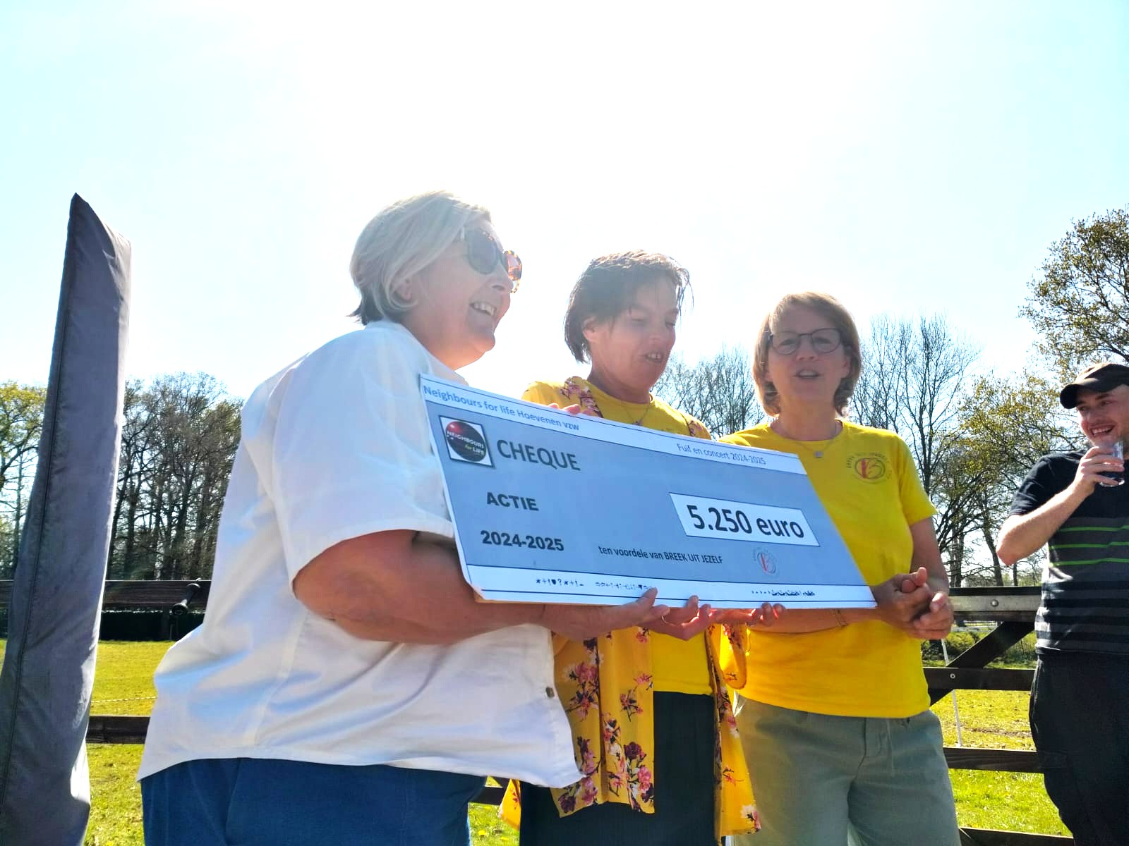 Uitreiking cheque nabours voor life